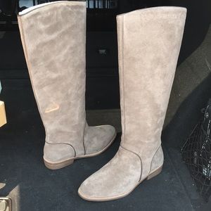 ❤️Ugg Gracen Suede Mouse color tall boots 9.5
